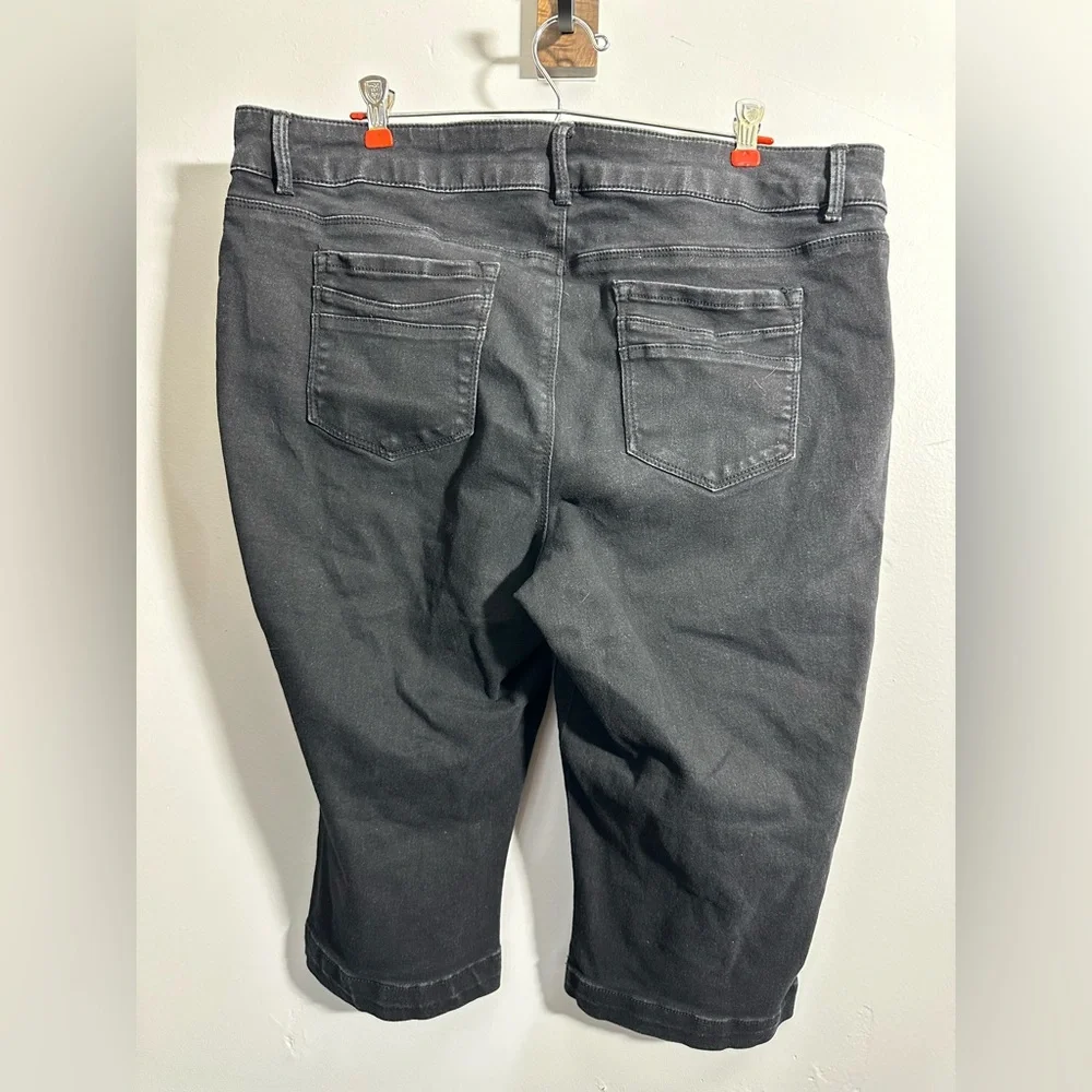 D. Jeans 20W Plus Size Black Denim Stretch Capri Jeans